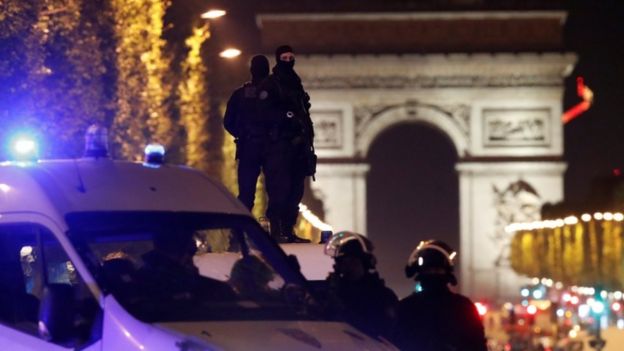 منفذ هجوم باريس "كان مرصودا من محققي مكافحة الإرهاب" _95730970_039091232