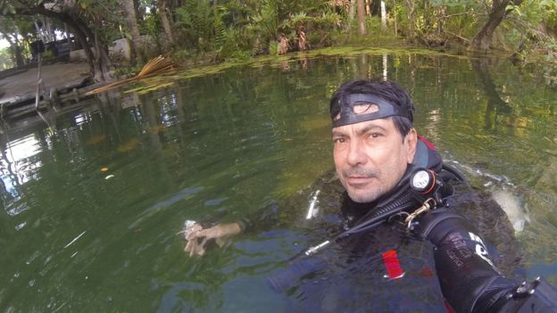 Del Río mergulha em área alagada