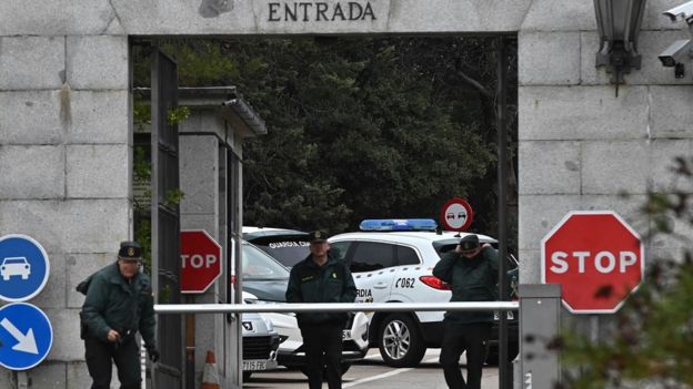 Guardia civil en la entrada al Valle de los Caídos, a unos 50 km de Madrid, España