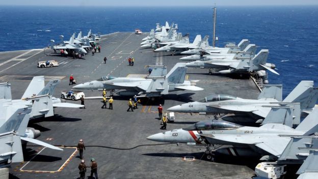 Máy bay chiến đấu F18 của Mỹ trên boong hàng không mẫu hạm USS Carl Vinson trong một cuộc tập trận đầu tháng 3/2017