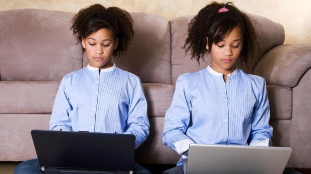 இரட்டை குழந்தை