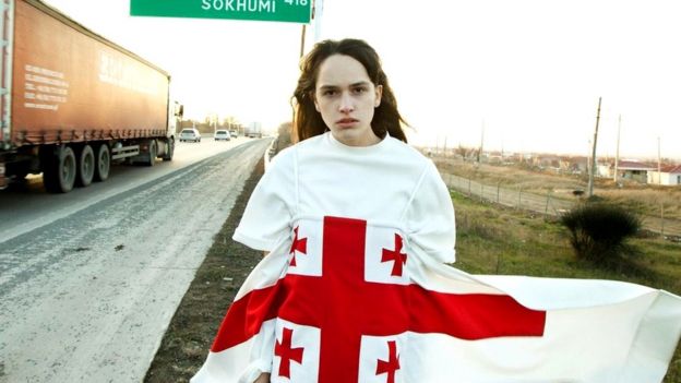 Грузинский бренд Situationist в коллекции 2015 года использует национальный флаг