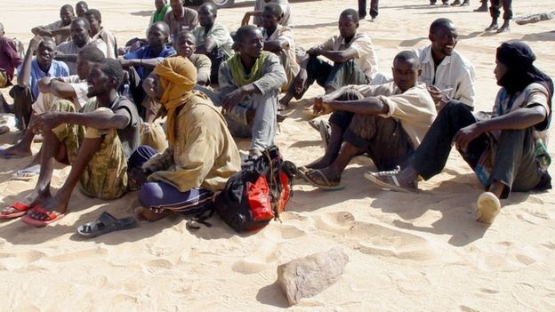 Migrantes en el desierto del Sahara.