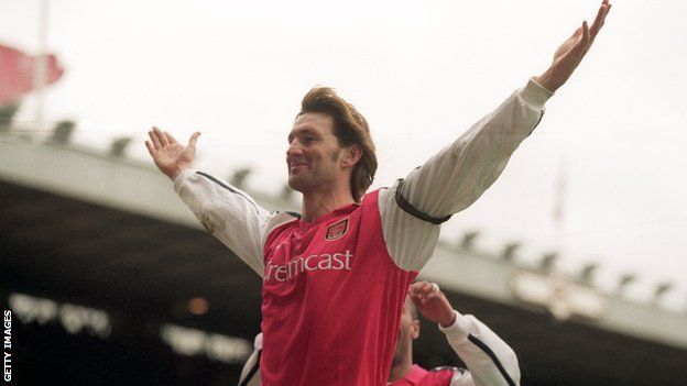 Tony Adams celebrating scoring a goal for Arsenal