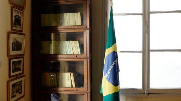 Bandeira do Brasil República no museu de Auguste Comte em Paris, na França