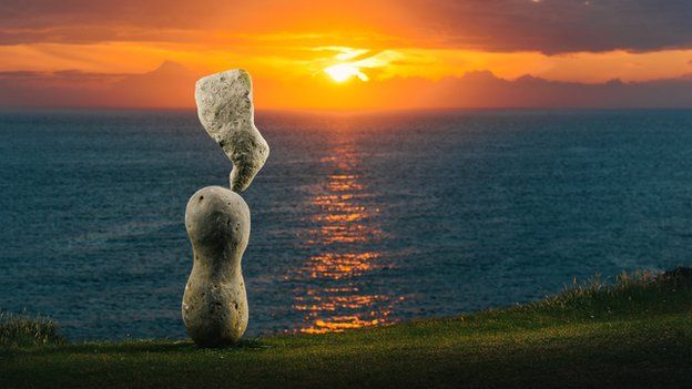 Gravity defying rock sculptures