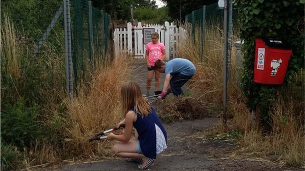 Children cutting grass in Leiston