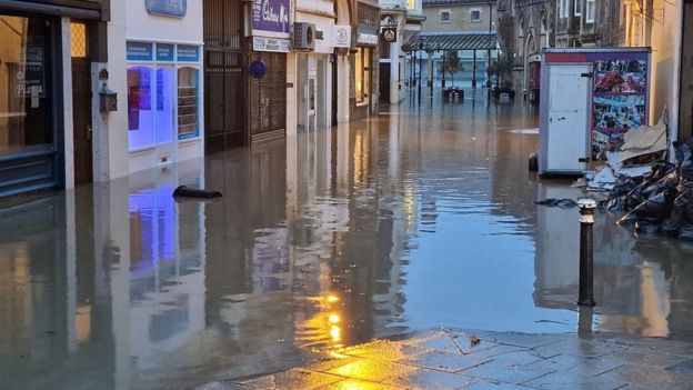 South East Flooding After Heavy Overnight Rain - BBC News