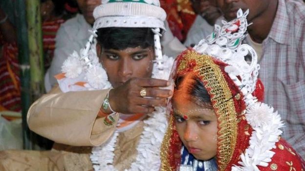 Una pareja de niños en India (Foto: STRDEL/AFP/Getty Images)
