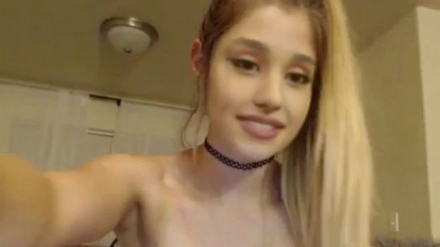 Foto-foto penyanyi Ariana Grande juga pernah digunakan untuk mengganti wajah pemeran salah satu film porno.