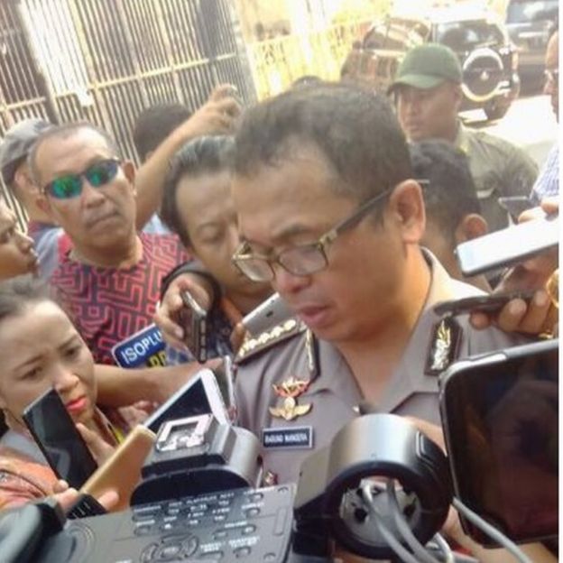 Jubir Polda Jatim, Frans Barung Mangera, mengundang keluarga terduga pelaku untuk datang.