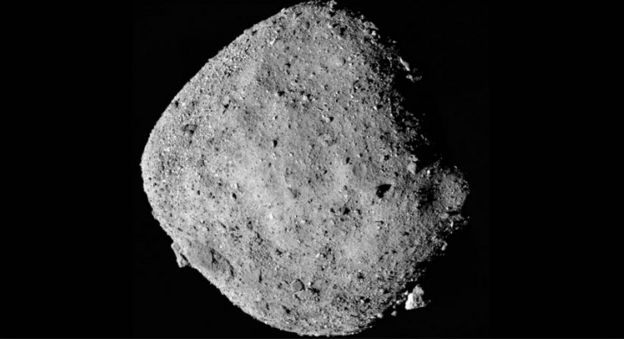 ภาพถ่ายดาวเคราะห์น้อยเบนนู ซึ่งยานสำรวจ OSIRIS-REx ขององค์การนาซาบันทึกไว้ หลังพบว่ามีแหล่งน้ำอยู่ด้วย