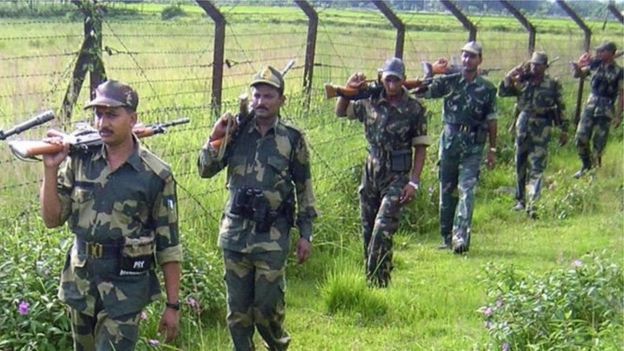 বাংলাদেশ-ভারত সীমান্তে বিএসএফের টহল