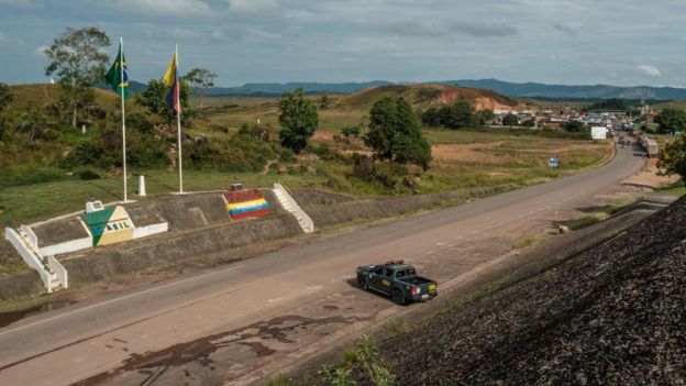La frontera entre Santa Elena, Venezuela, y Pacaraima, Brasil