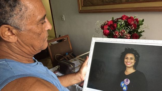 Pai de Marielle com o retrato da filha: 'Ela desabrochou com a idade', diz ele