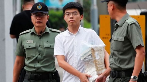 فعال دانشجویی سرشناس خواهان کناره‌گیری رهبر هنگ‌کنگ شد