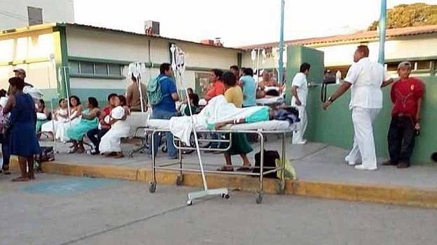 Pacientes evacuados luego del sismo de Oaxaca