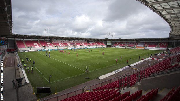 Cardiff Blues and Scarlets play in front of an empty stadium