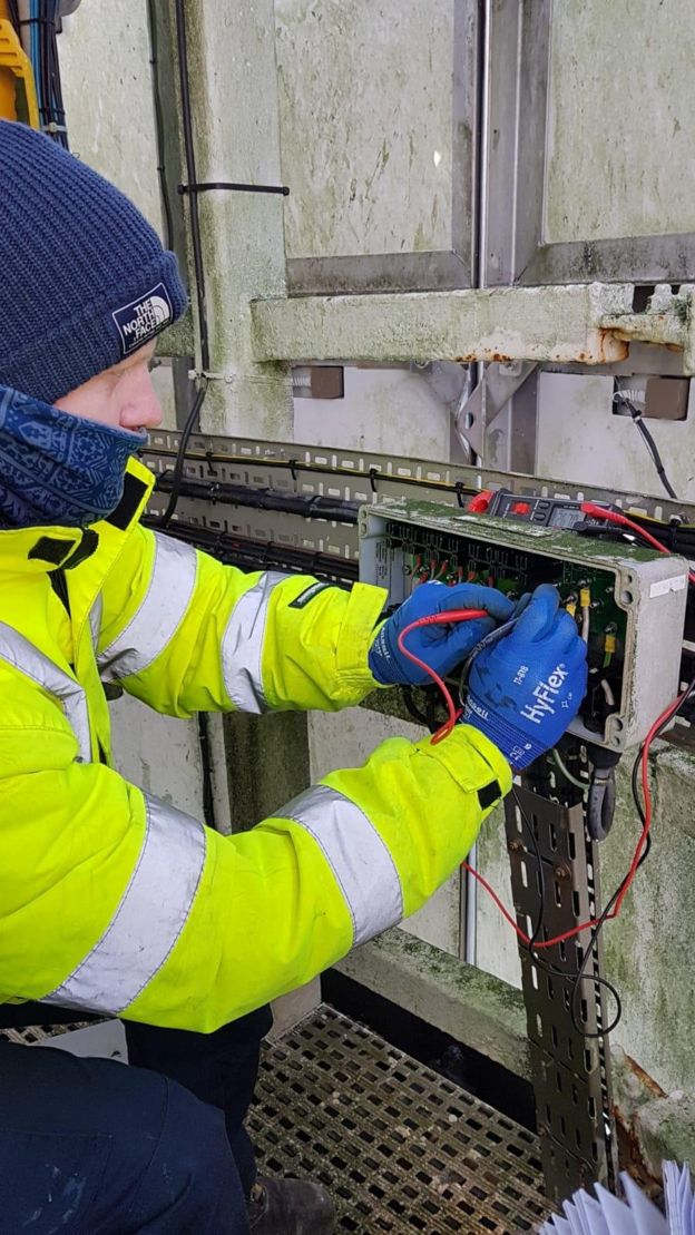 Lighthouse life 'We are so lucky to be doing this job' BBC News