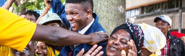 Victor Mlotshwa being welcomed by supporters at the Middelburg court in South Africa - October 2017