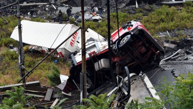 ভেঙ্গে পড়া ব্রিজ থেকে গভীর খাদে পড়ে গেছে অনেক গাড়ি।