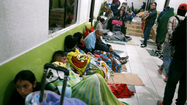 Venezuelan migrants take refuge inside a building at the Rumichaca International Bridge, near Tulcan, Ecuador August 18, 2018.