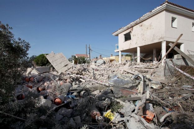 The house that blew up in Alcanar on Wednesday night. Picture shows lots of rubble and many gas canisters