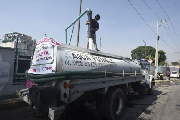 Un camiÃ³n cisterna en Ciudad de MÃ©xico