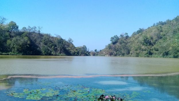 বছরের একটা নির্দিষ্ট সময়ে ঘোলা হয় বগা লেকের পানি।