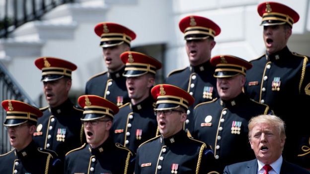 Trump durante una ceremonia en la casa blanca