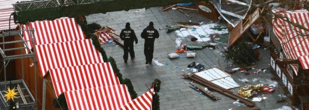 Restos que quedaron en el mercado de Navidad de Breitscheidplatz el 21 de diciembre.