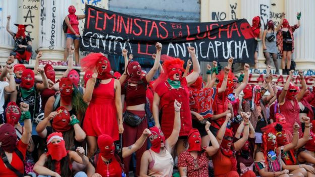 feministas protestando en Santiago de Chile, noviembre