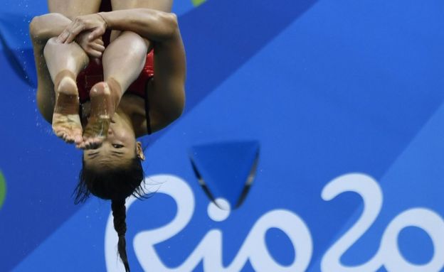Rio Olimpiyatlarında He Zi'ye gümüş madalya kazandıran dalışlarından bir tanesi.