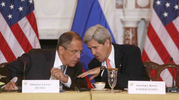 El ministro de Exteriores de Rusia, Sergei Lavrov, y el secretario de Estado estadounidense, John Kerry.