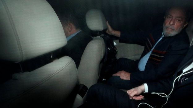 O ex-presidente Lula chega a sindicato em São Bernardo do Campo