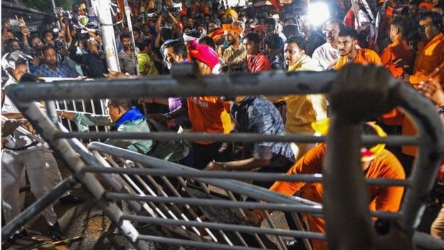 This photo taken on May 14, 2019 shows supporters of the Bharatiya Janata Party (BJP) facing off with Indian police next to torn down barricades during clashes between rival groups during a campaign rally event held by BJP president Amit Shah in Kolkata