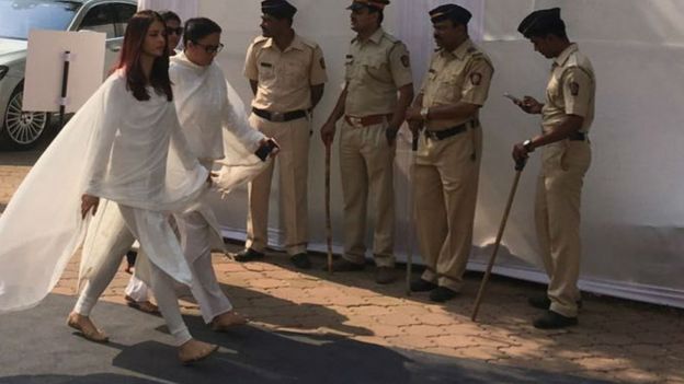 ஸ்ரீதேவியின் உடல் வைக்கப்பட்டுள்ள இடத்துக்கு அஞ்சலி செலுத்தவரும் ஐஸ்வர்யா ராய் பச்சன்