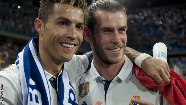 Gareth Bale (R) celebrates with Cristiano Ronaldo