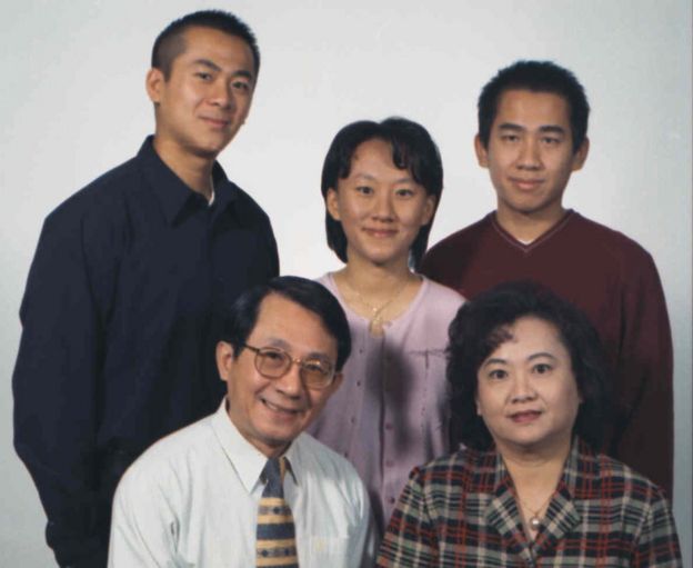 Foto de Chang Hsien-yi con su familia en 1995