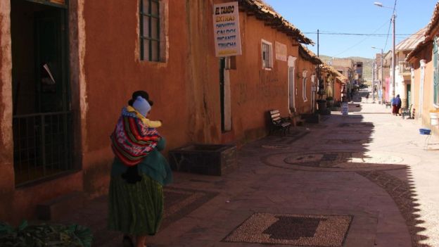 LAS REPLICAS DE "LA PIEDAD"EN PUEBLITO PERUANO QUE VATICANO USO PARA RESTAURAR LA ORIGINAL _96322711_f998b695-bfc0-478f-88d0-95a175d8b30b