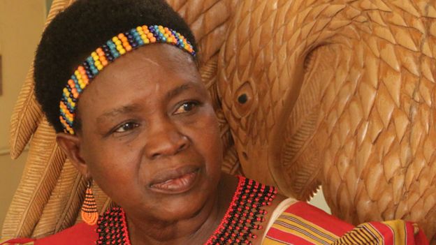 Uma das poucas lideranças femininas do Malauí, Theresa Kachindamoto quer acabar com 