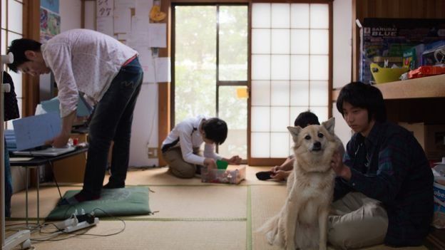 Anjing dan murid di Tamagawa Free School.
