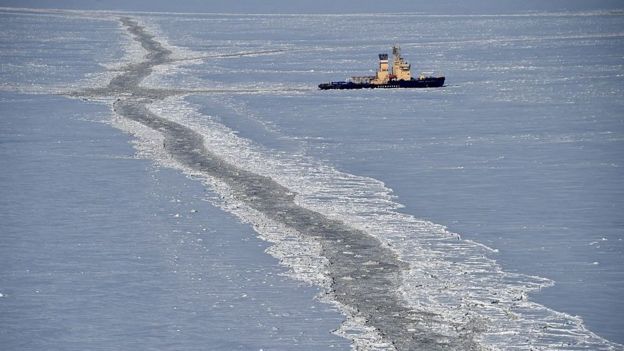 Quebra-gelos no mar de Kara