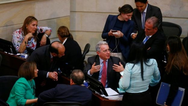 El expresidente Uribe insiste en que está abierto al diálogo.