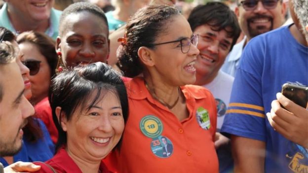 Marina Silva em campanha com apoiadores