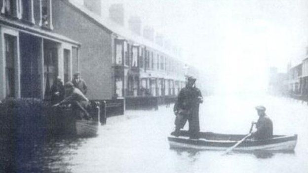 Residents being evacuated by boat in 1923