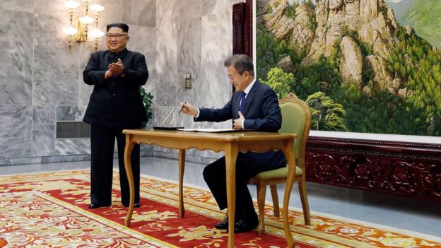 Kim Jong-un y Moon Jae-in.