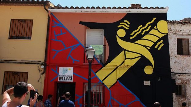 ¿Qué tanto influye el color de la pintura de tu casa en su precio de