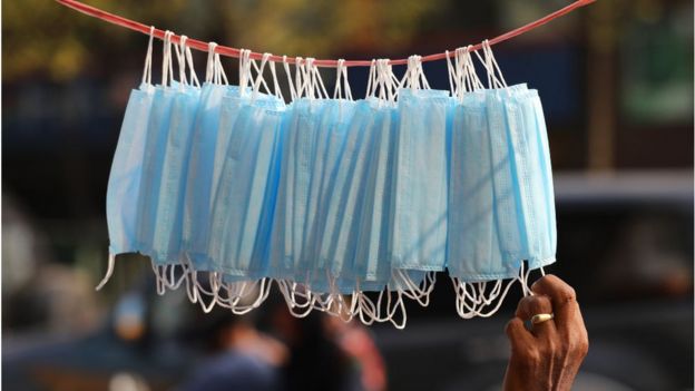 বাংলাদেশে করোনাভাইরাস সংক্রমণের খবর নিশ্চিত হওয়ার পর বেড়েছে মাস্ক বিক্রির হার।