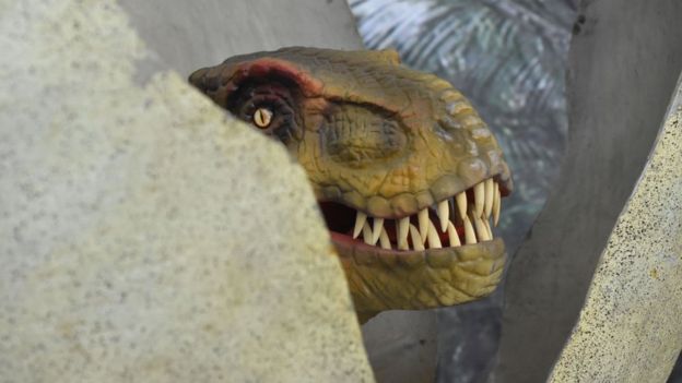 Аллозавр, один из хищных динозавров с мощными задними лапами